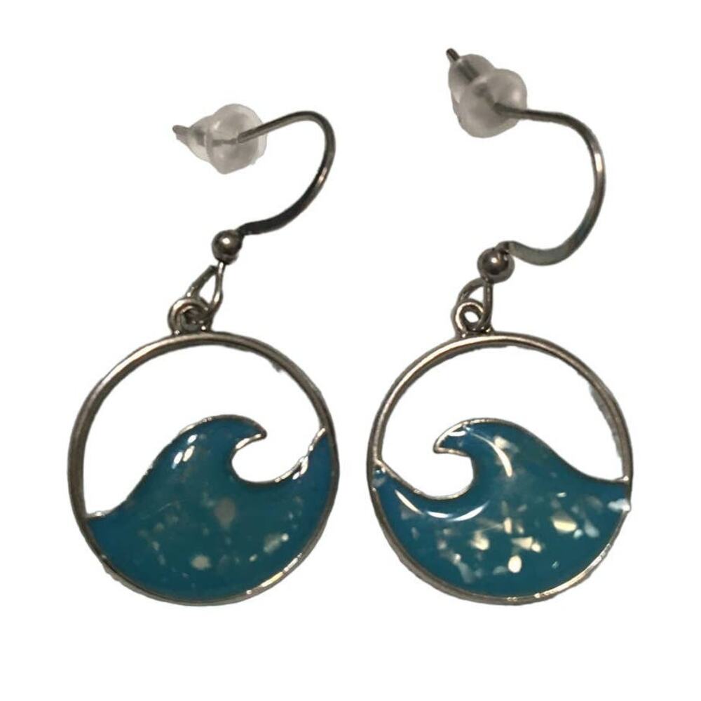 NWT Beautiful Ocean Blue Enamel Wave Pierced Earrings